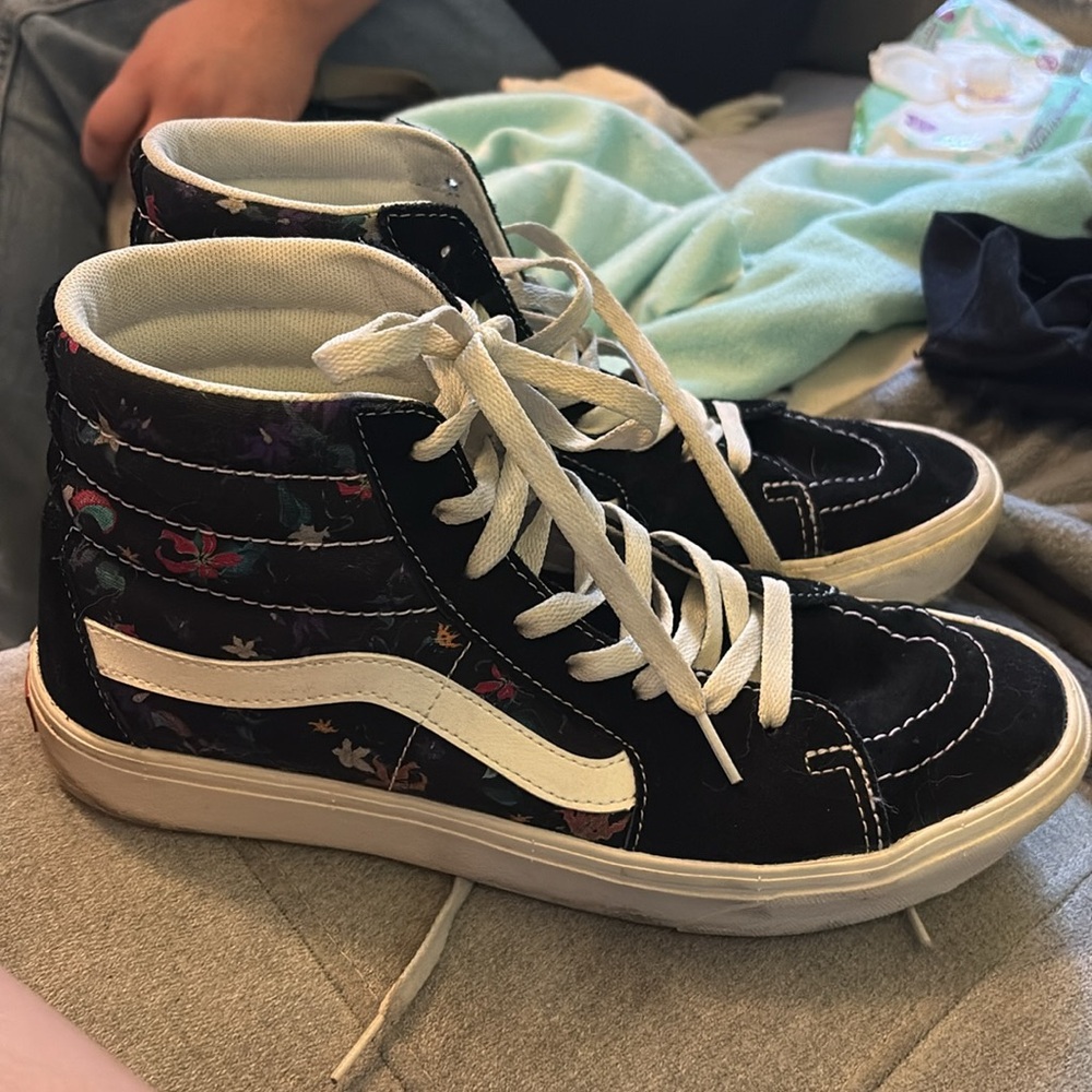 Sk8-Hi vans men’s 9.5